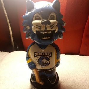 Bobble head figurine Bridgeport sound tigers